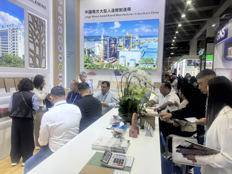 广交会上的国表客户征询yl6809永利新材产品